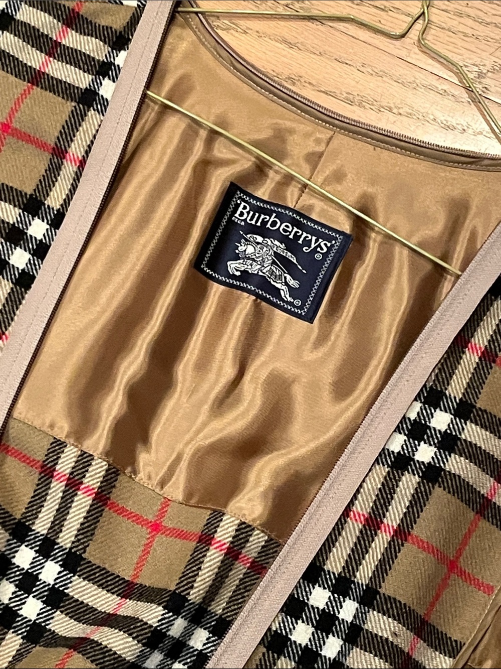 Burberrys Beige Double-Breasted, Belted Trench Coat with Zip-out Lining. - Picture 11 of 12